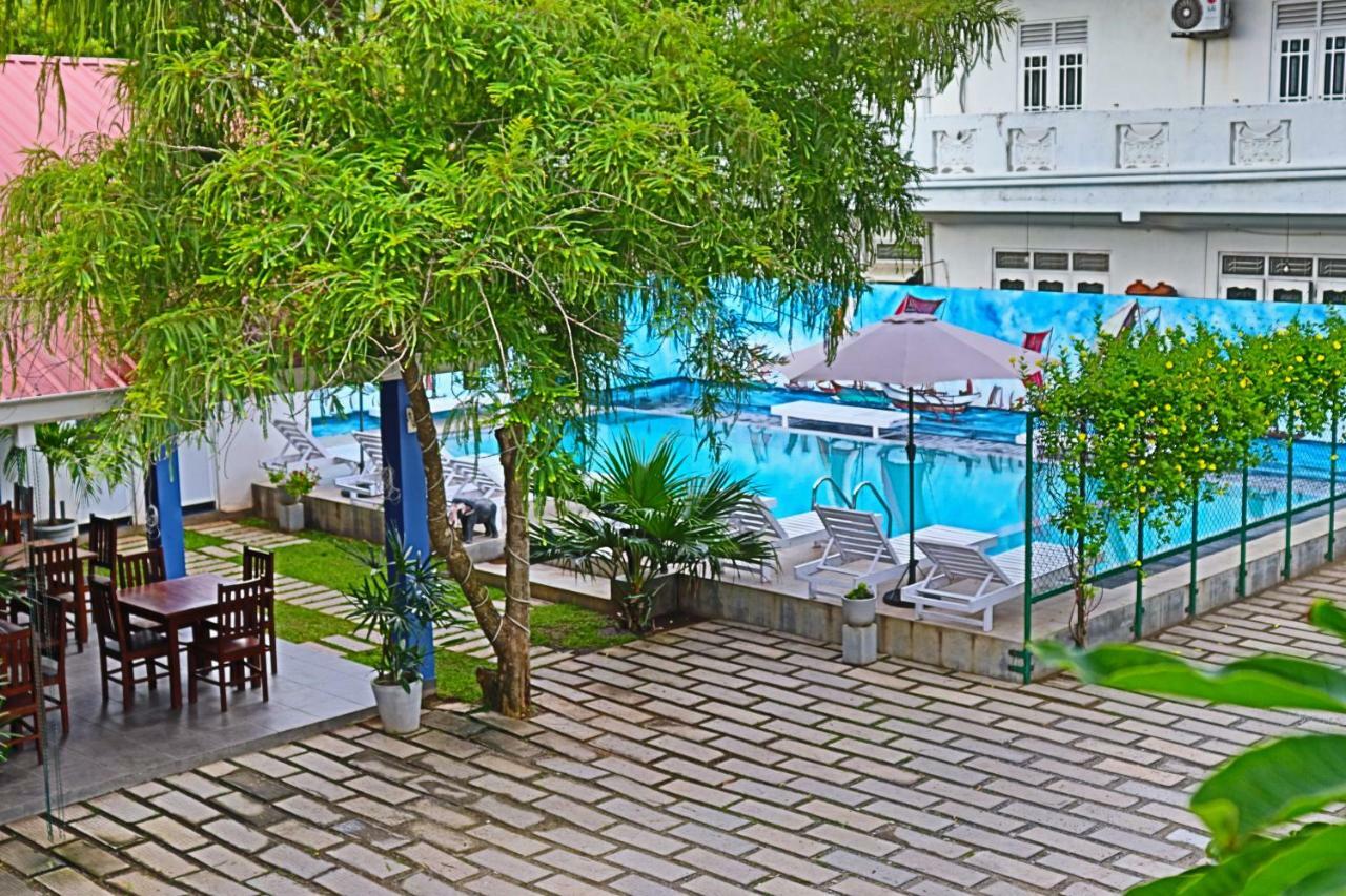 Blue Elephant Boutique Hotel Negombo Exterior foto